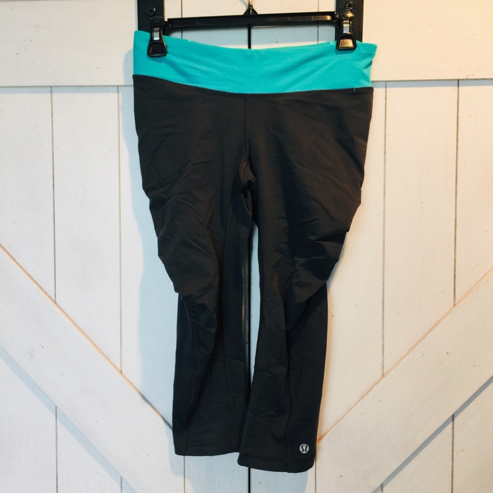 Sale! Lululemon crops - Picture 4 of 7